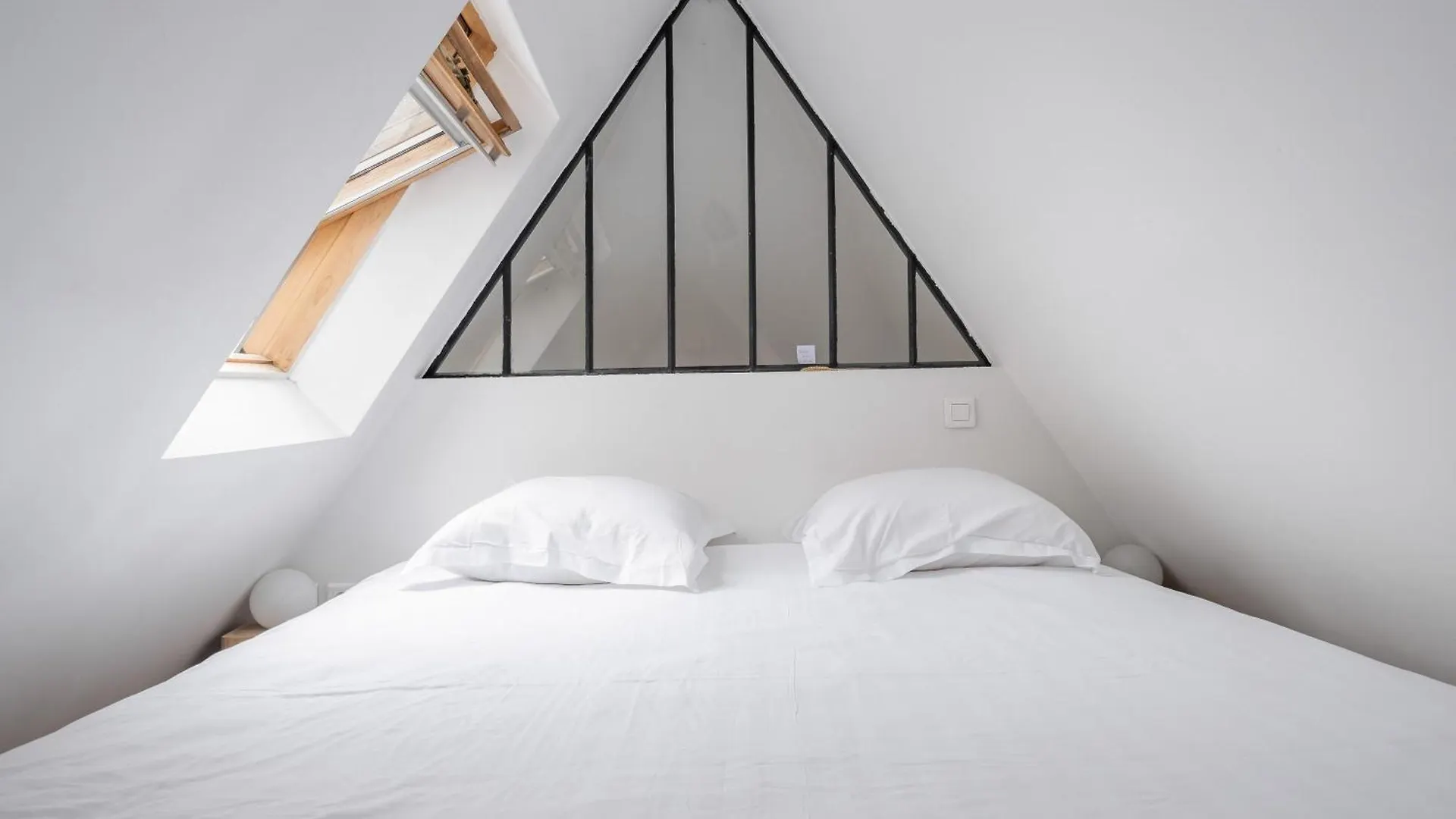Veeve - Modern-chic Mezzanine