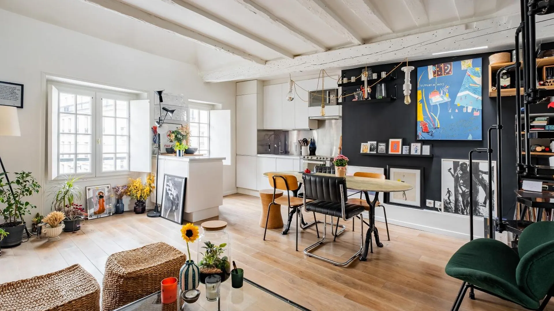 Veeve - Modern-chic Mezzanine Apartment *