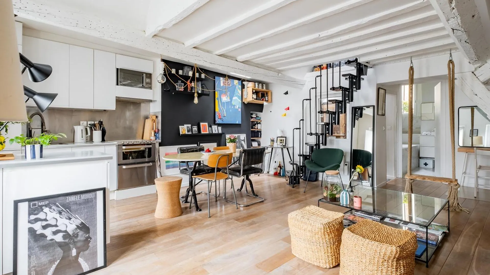 Veeve - Modern-chic Mezzanine Apartment